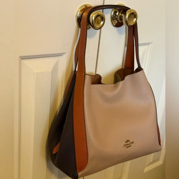 Coach Two-Tone Tan and Brown Shoulder Bag - Picture 4 of 11
